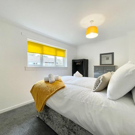 Hazel House - Vibrant 2 Bed House In Wishaw Apartment วิชอว์ ภายนอก รูปภาพ