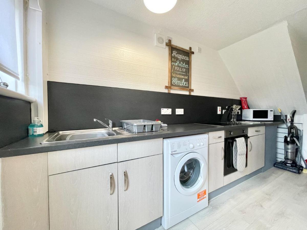 Hazel House - Vibrant 2 Bed House In Wishaw Apartment วิชอว์ ภายนอก รูปภาพ