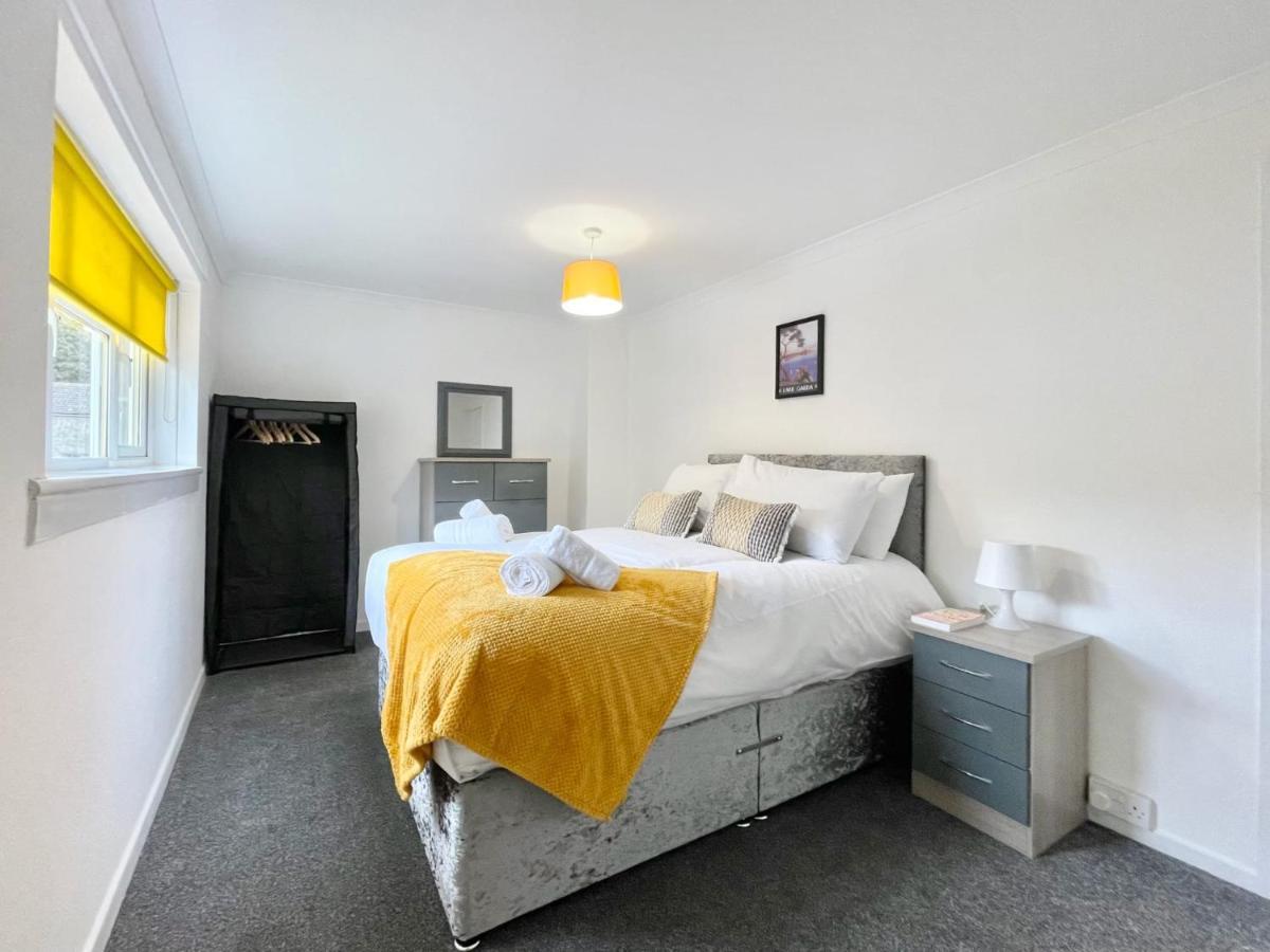 Hazel House - Vibrant 2 Bed House In Wishaw Apartment วิชอว์ ภายนอก รูปภาพ